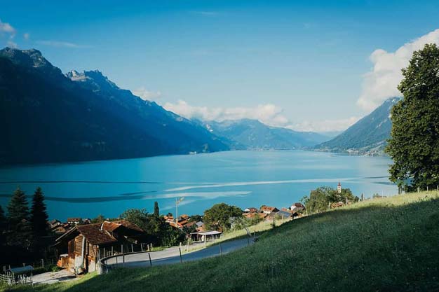 Photographer’s Paradise: Capturing the Beauty of Lake Brienz