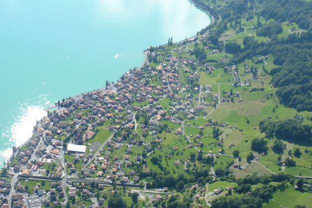 Turquoise waters of Lake Brienz in Switzerland